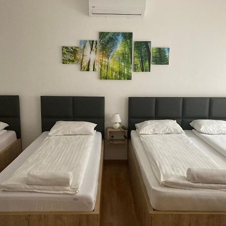 Bfg Apartman Apartment Eger Bagian luar foto