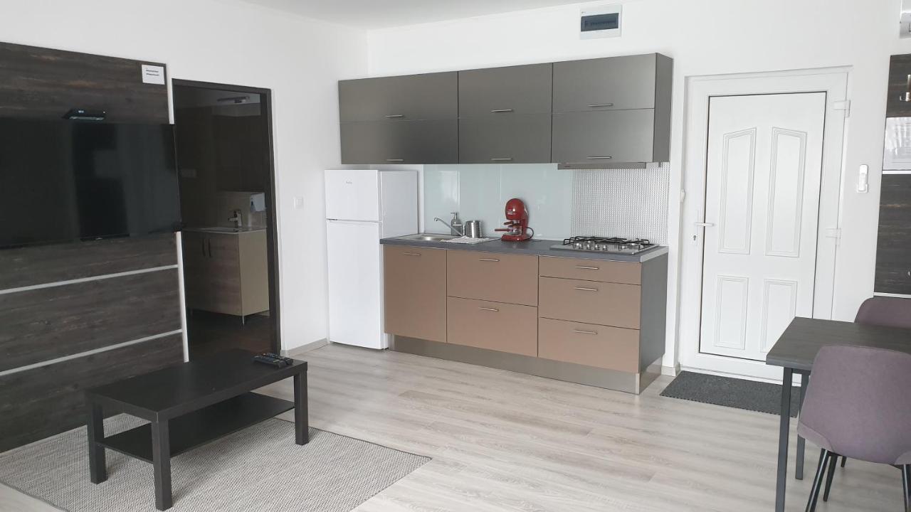 Bfg Apartman Apartment Eger Bagian luar foto