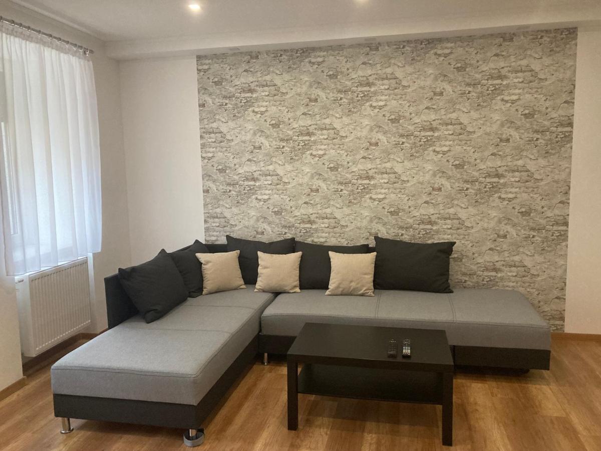 Bfg Apartman Apartment Eger Bagian luar foto