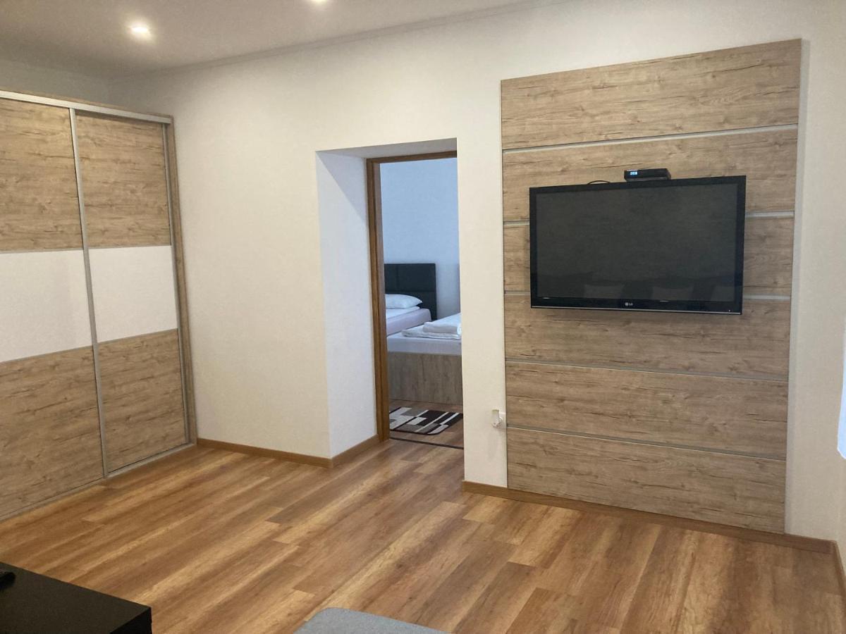 Bfg Apartman Apartment Eger Bagian luar foto