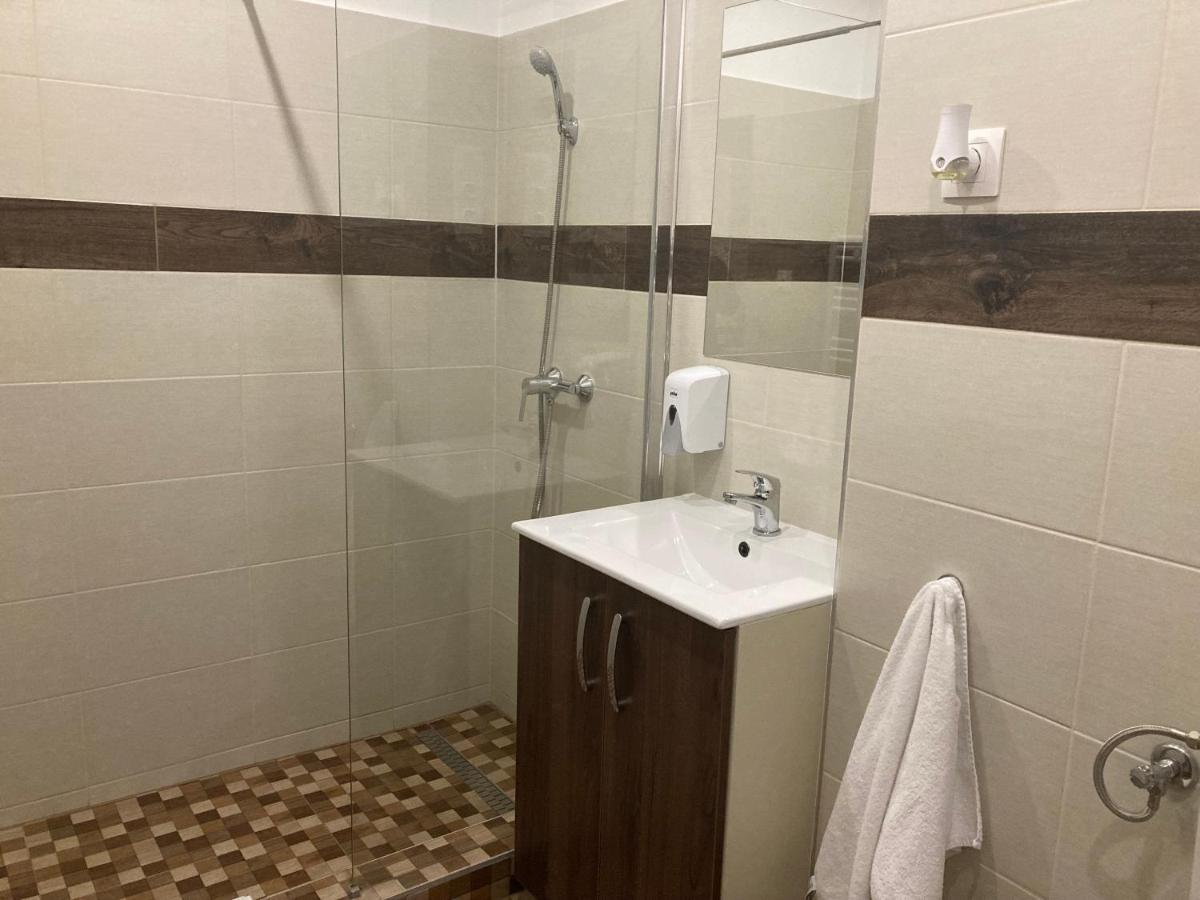 Bfg Apartman Apartment Eger Bagian luar foto